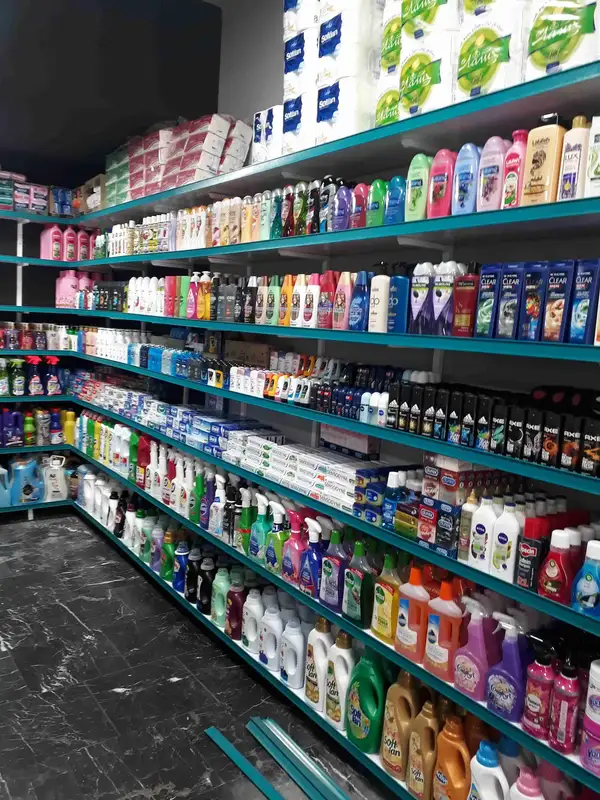اجرای قفسه دیواری فروشگاهی برای چیدمان کالا