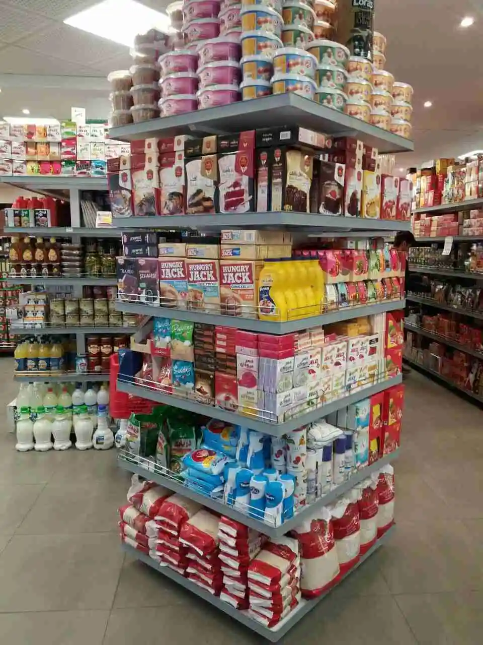 طراحی قفسه وسط هایپرمارکت